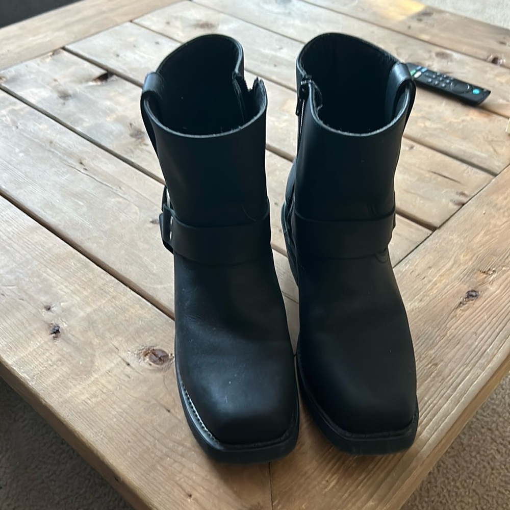 So do men’s leather upper biker boots.